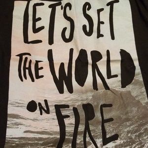 EMPYRE womens large v neck tshirt